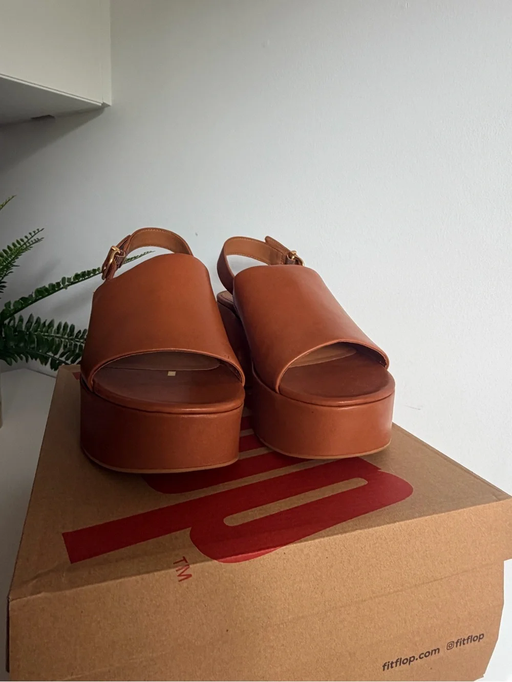 Fitflop PLATFFORMS Leather Heeled Back-Strap Sandals - size 9 Brown